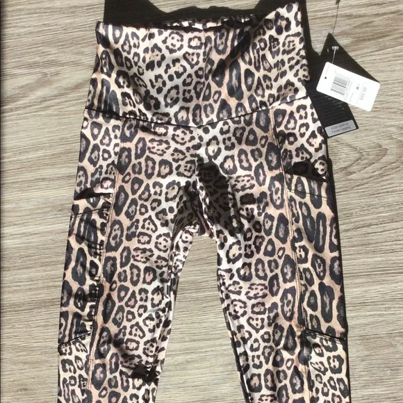 Onzie Women's High Rise Pocket Legging - Picture 6 of 8